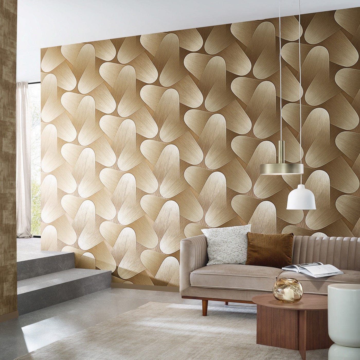 Modernas tapetes ar izliektām 3D formām zelta krāsā 3763632