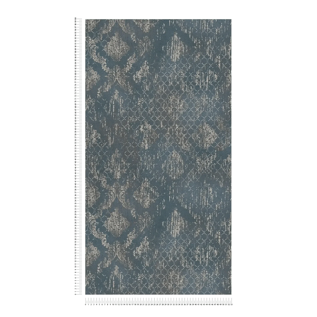 Melnas tapetes ar klasisku ornamentu un zelta efektu - viesistabas interjerā