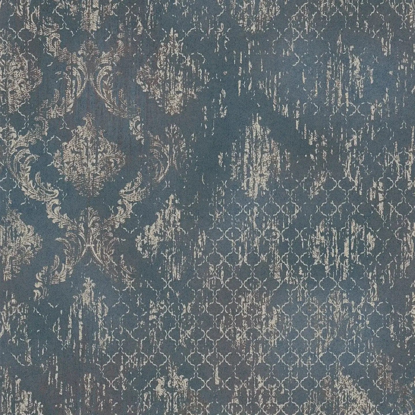 Melnas tapetes ar klasisku ornamentu un zelta efektu - istabas interjerā