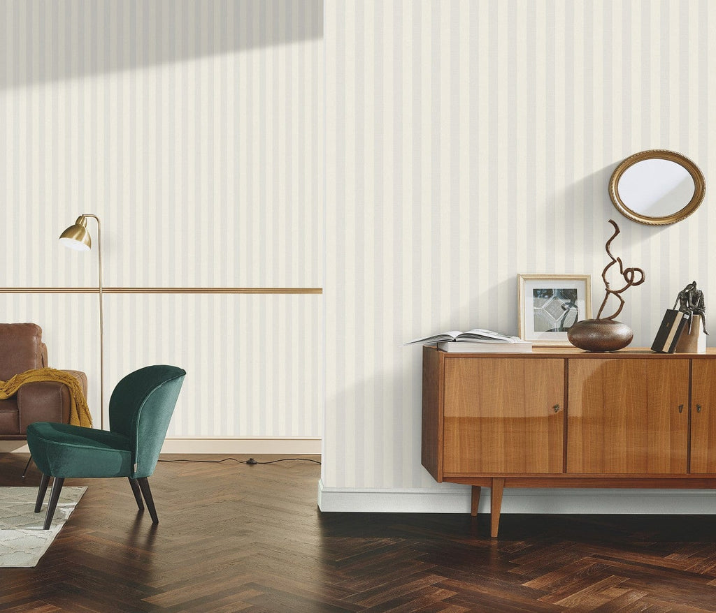 Klasiskas krēmkrāsas tapetes ar svītrainu dizainu elegantiem interjeriem, 3731626, viesistabai - interjers 3