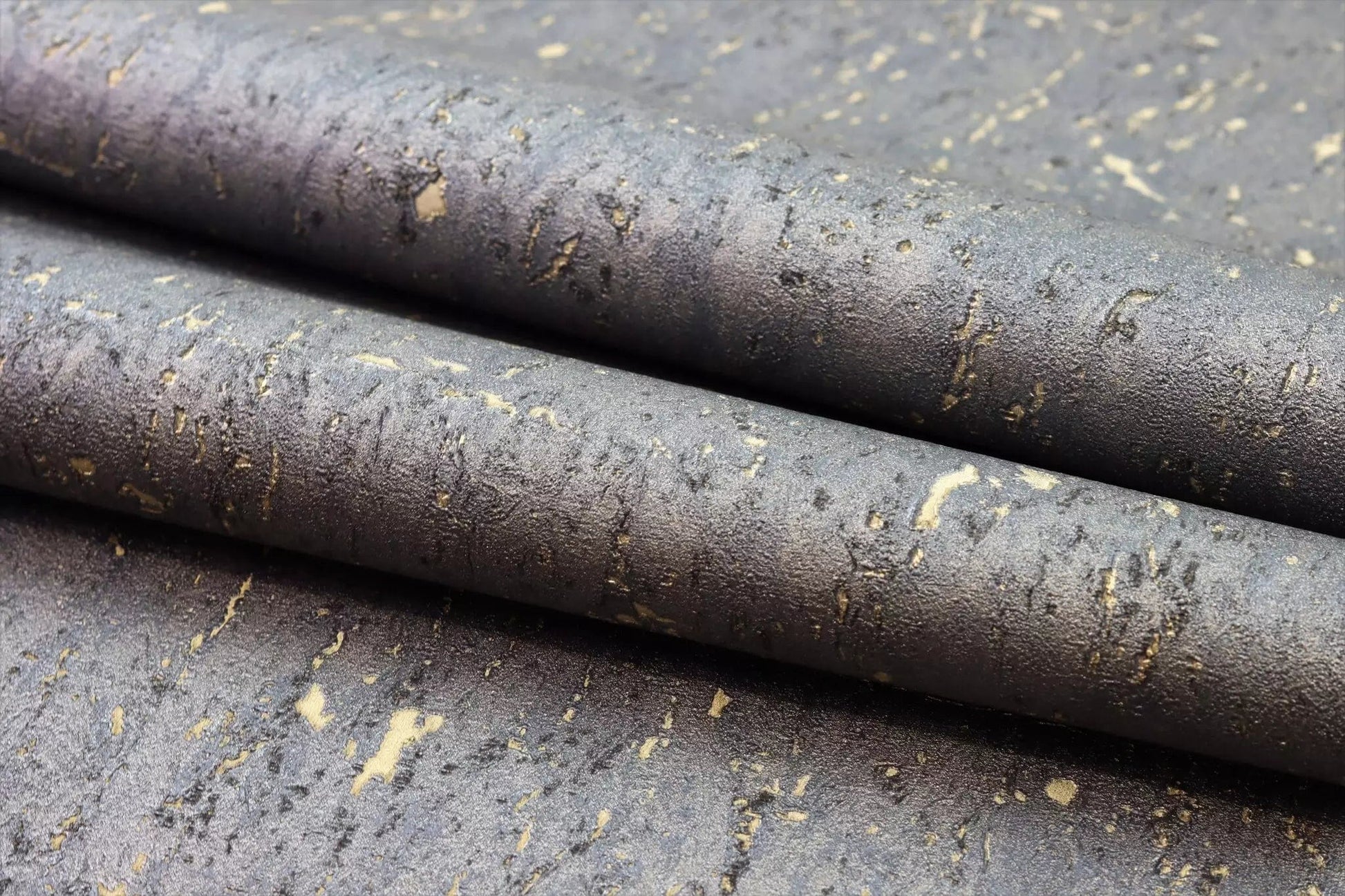 Tapetes ar korķa efektu, melnā krāsā ar izteiktu patinu, RASCH, 538359, Curiosity