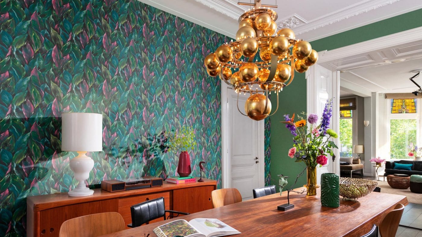 Tapetes ar lapu motīvu uz teksturētas virsmas, zaļā un rozā krāsā, RASCH, 537352, Curiosity