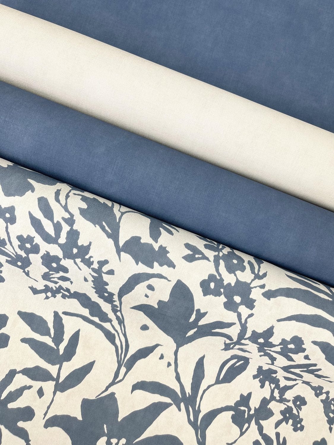 Lauku ziedu tapetes, zilā un baltā krāsā, RASCH, 330410, Paraiso