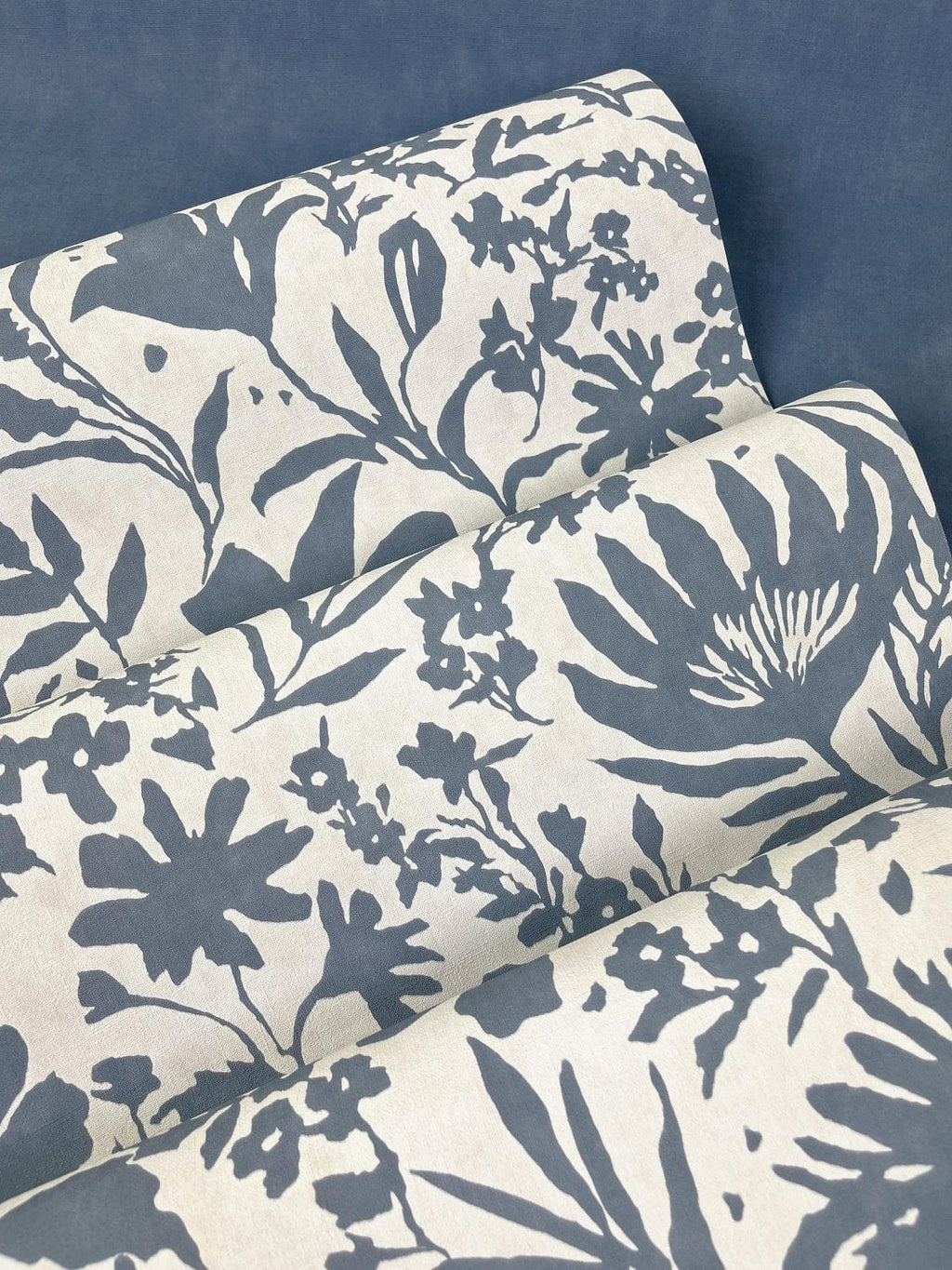 Lauku ziedu tapetes, zilā un baltā krāsā, RASCH, 330410, Paraiso