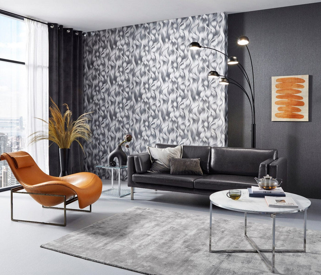 Tapetes melnā un pelēkā krāsā ar metālisku spīdumu,  3710777, gaumīgs interjers 2