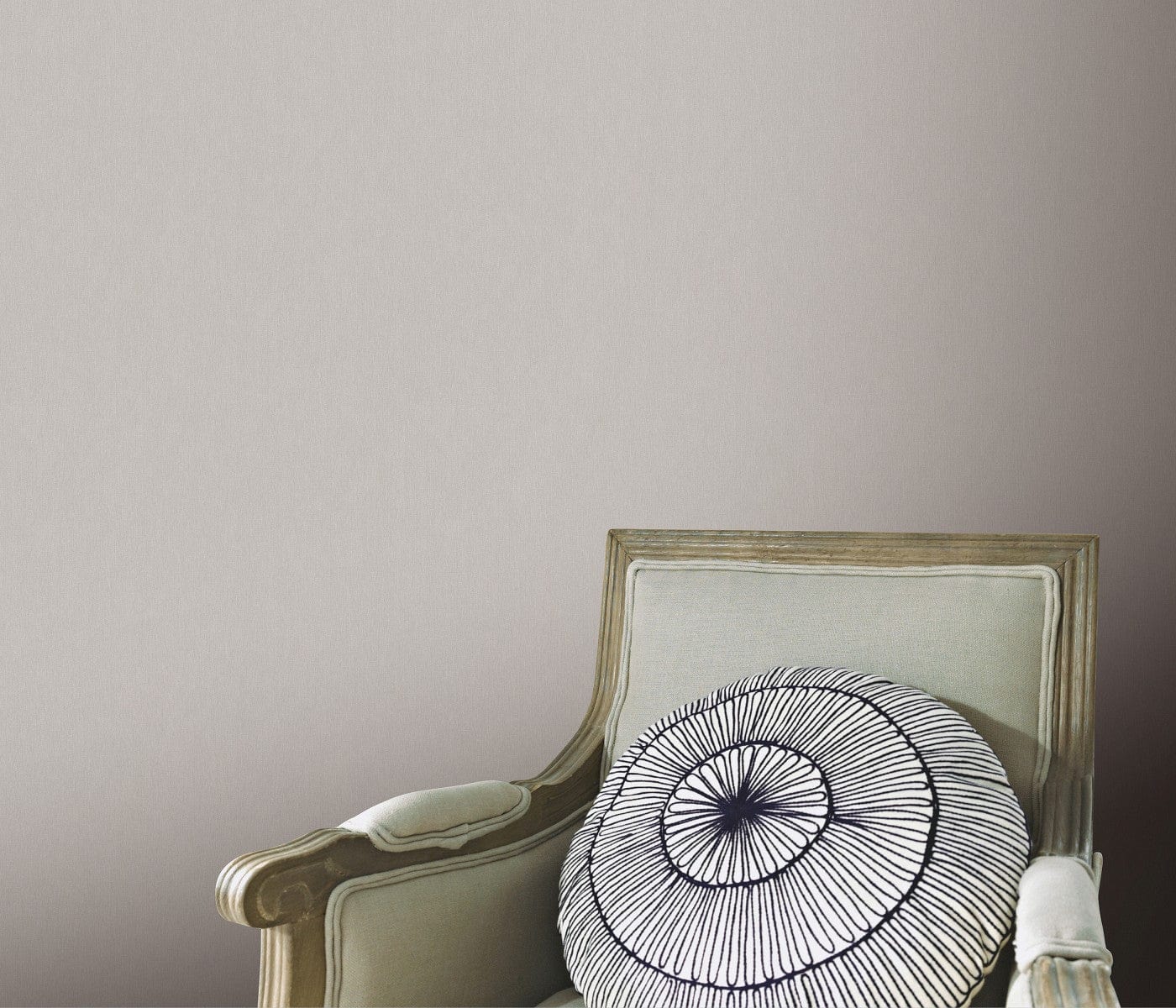 Taupe krāsas tapetes ar līniju tekstūru un smalku mirdzumu, 3730051, viesistabai - interjers 2