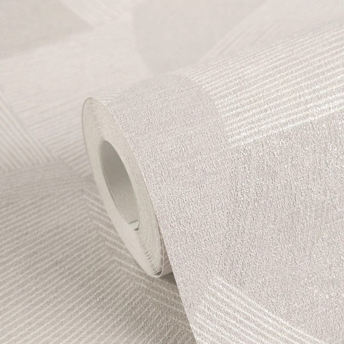 Silti pelēkas tapetes ar formām, vieglu tekstūru un spīdumu | 3012062