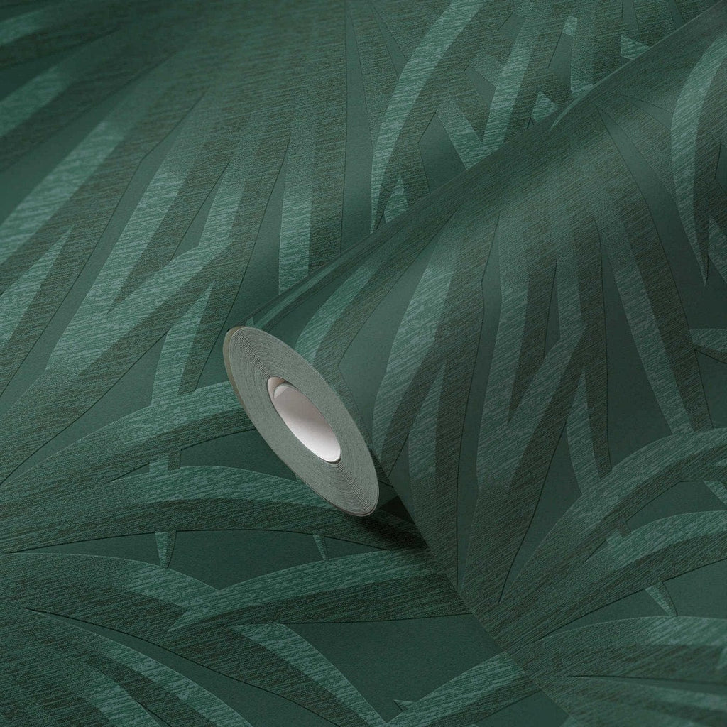 Zaļas tapetes ar palmu rakstu dabas iedvesmotam interjeram un mieram