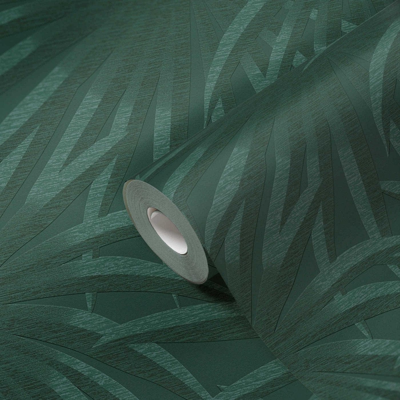 Zaļas tapetes ar palmu rakstu dabas iedvesmotam interjeram un mieram