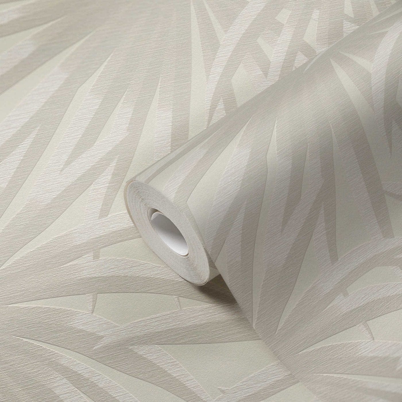 Taupe toņa tapetes ar tropisku dizainu dabiskai un mierīgai atmosfērai