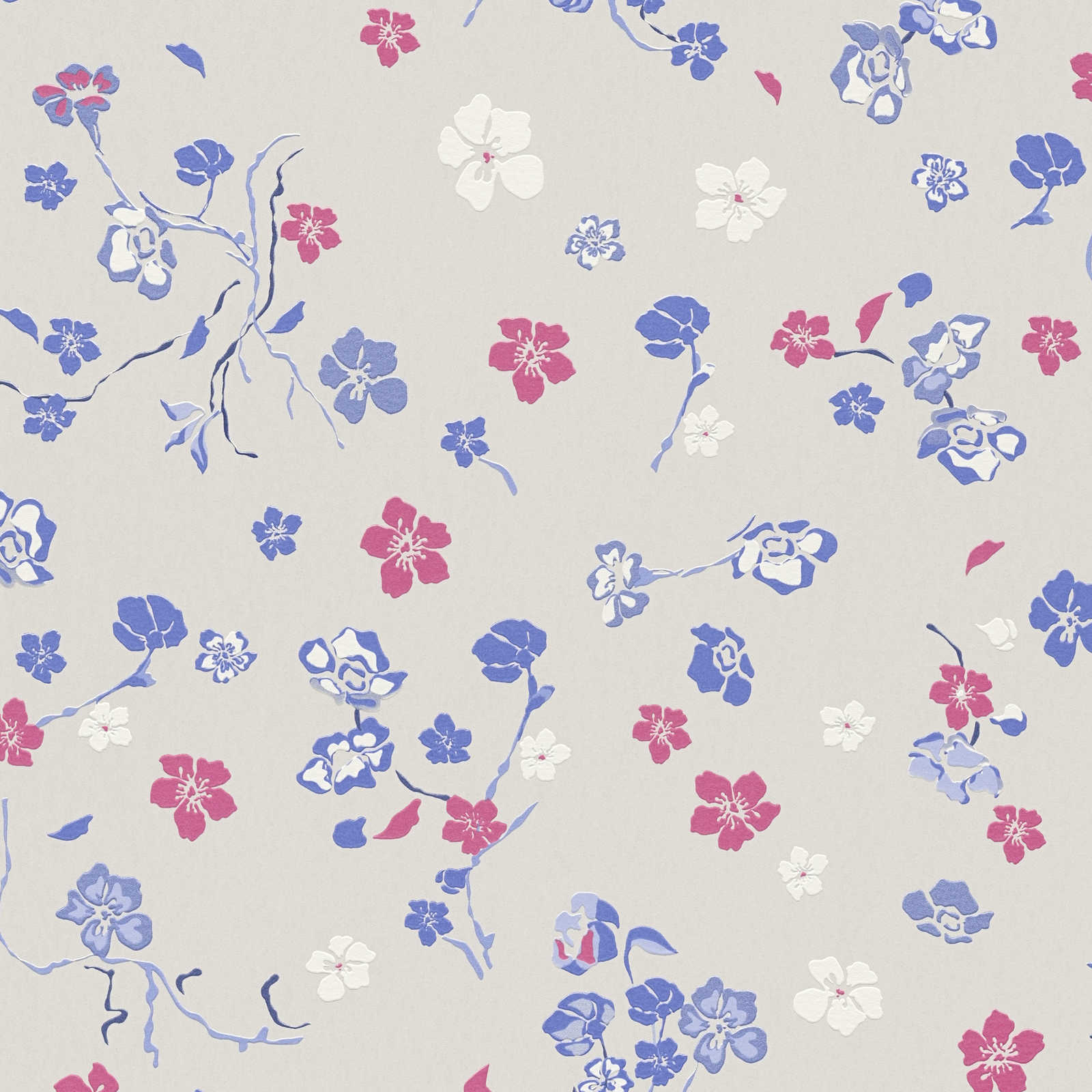 Tapetes ar ziedu rakstu uz gaiša neitrāla fona - viesistabas interjerā