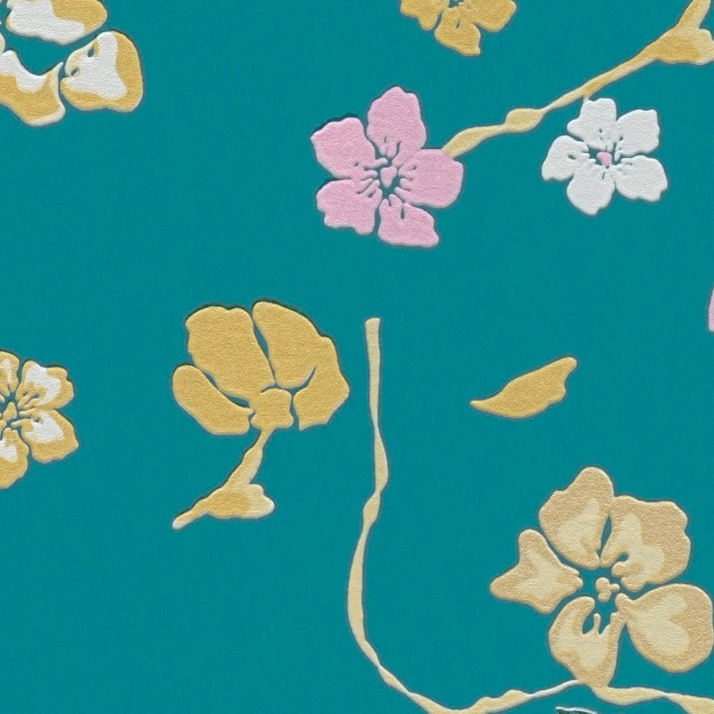 Tapetes ar smalkiem ziediem uz tirkīza fona - vizualizācija interjerā