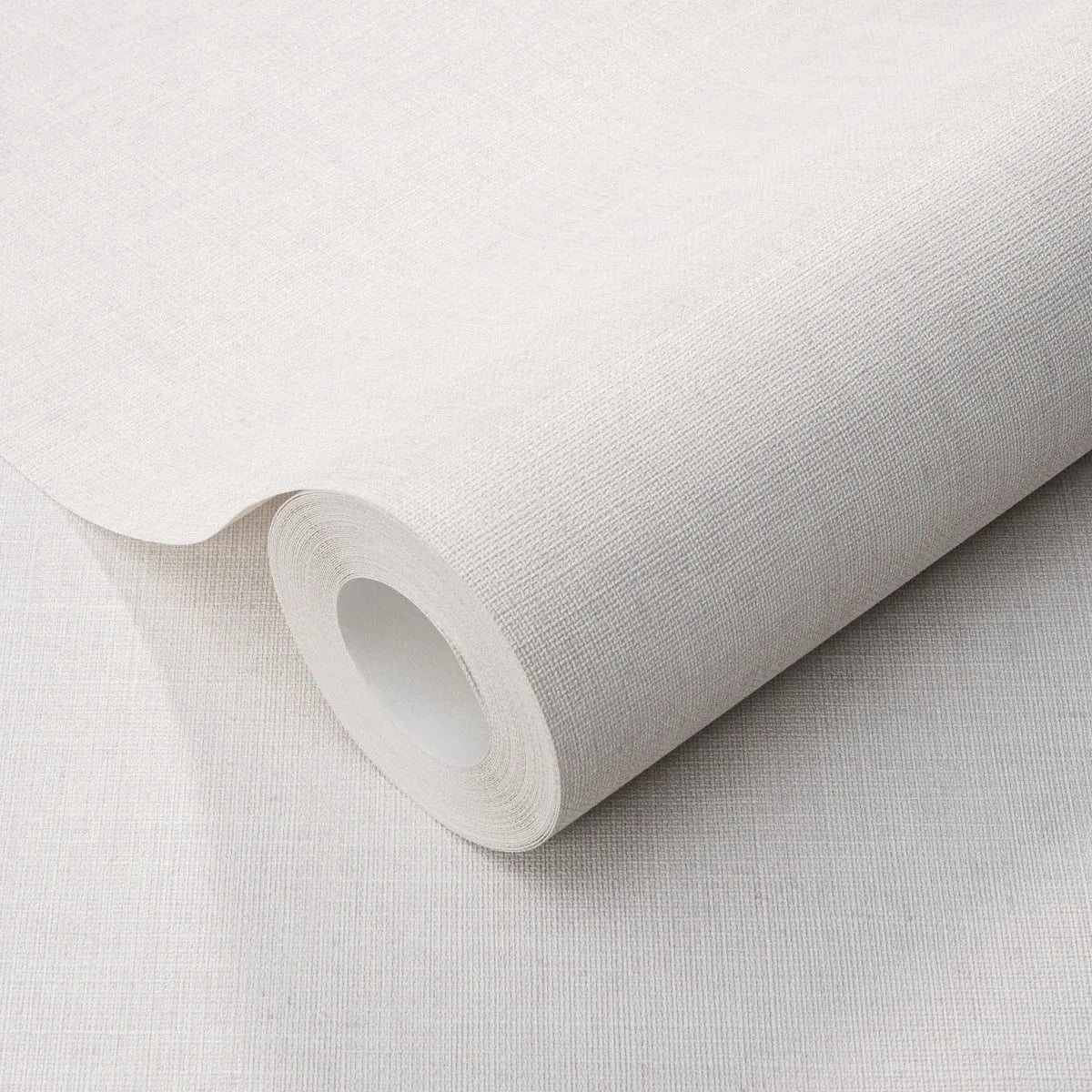 Gaišu toņu tapetes ar auduma faktūru – gaisīgs un viegls telpas dizains  