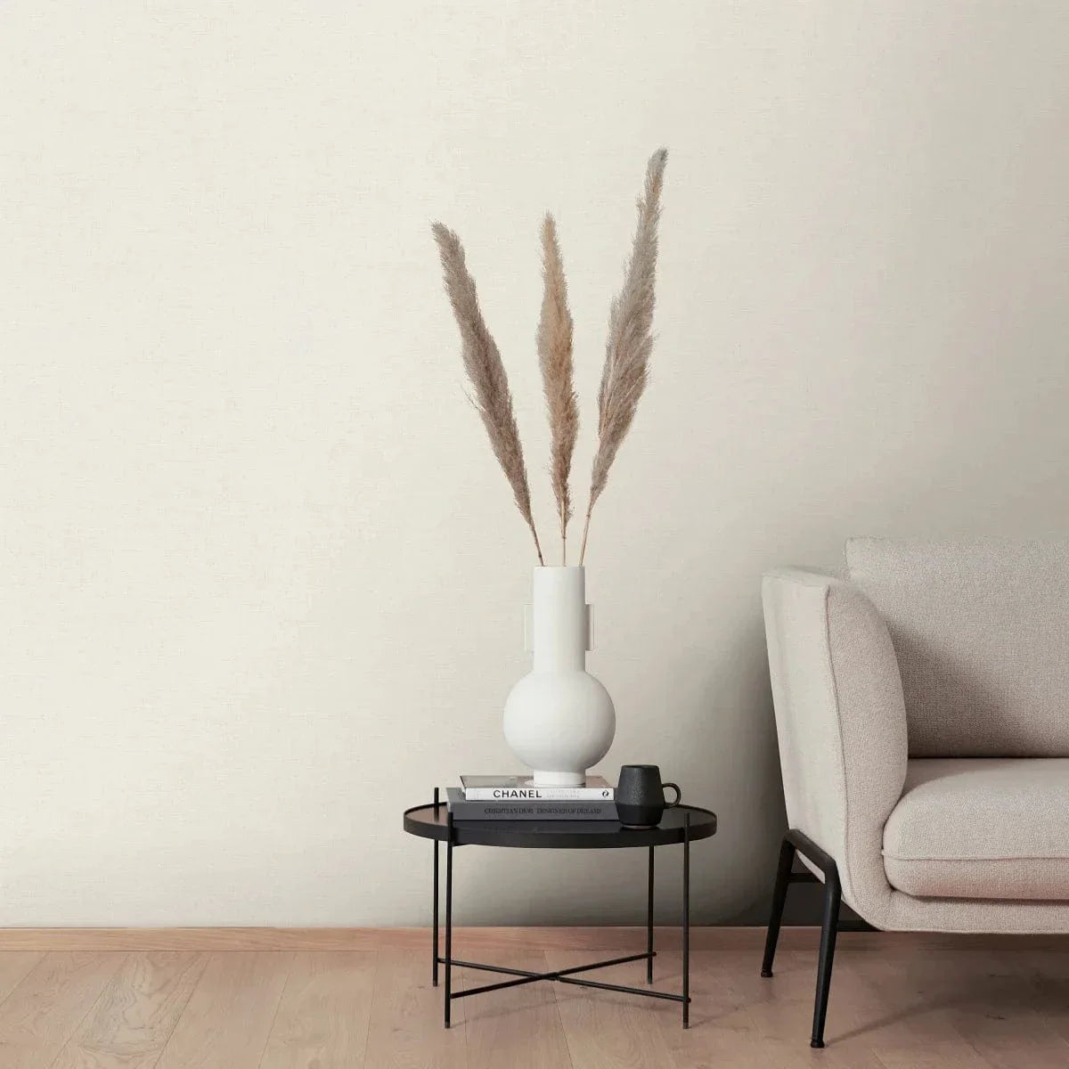 Gaišu toņu tapetes ar auduma faktūru – gaisīgs un viegls telpas dizains  