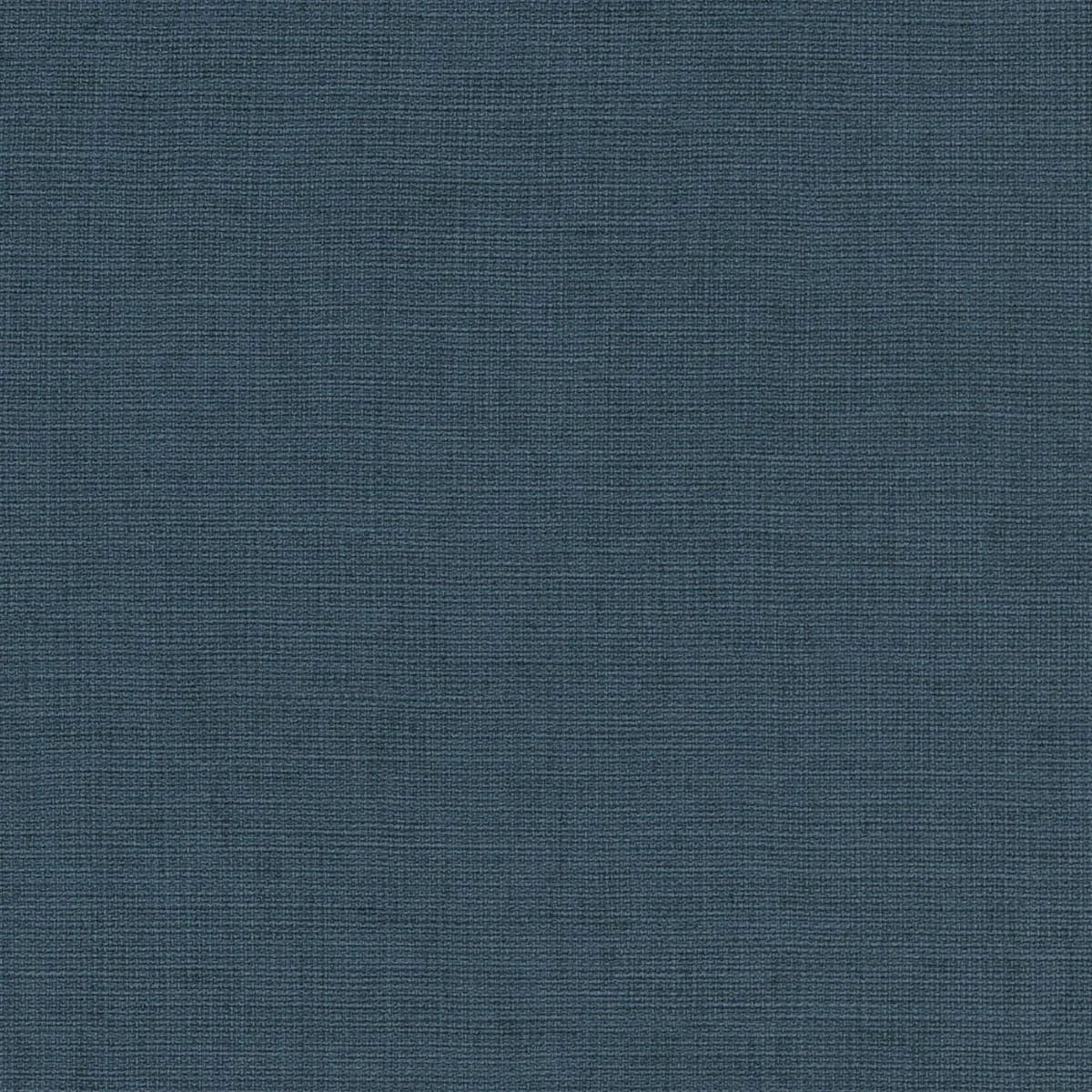 Tumši zilas tapetes ar auduma tekstūru – mierīga un eleganta telpa  