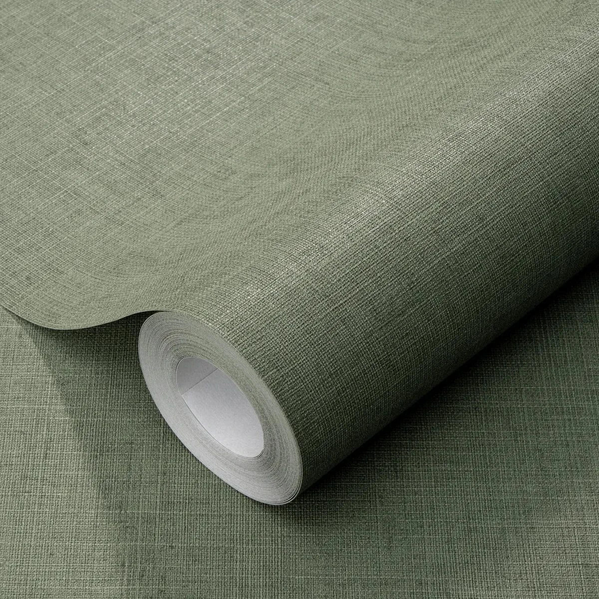 Zaļas matētas tapetes ar auduma rakstu – dabas iedvesmots interjera akcents  