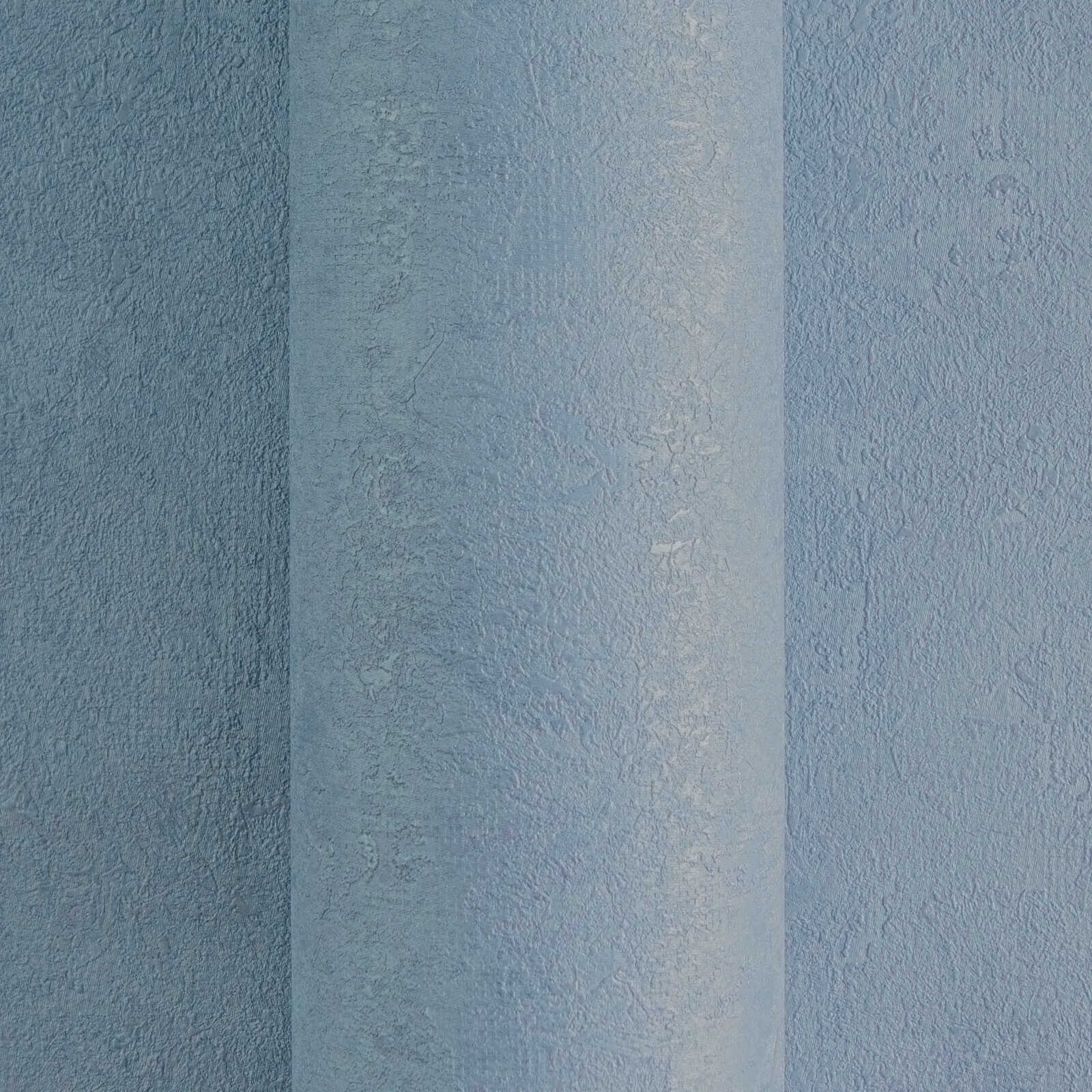 Tapetes ar elegantu tekstūru un vieglu spīdumu zilā gamā - guļamistabas interjerā