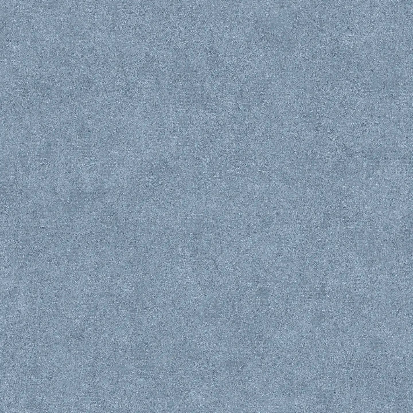 Tapetes ar elegantu tekstūru un vieglu spīdumu zilā gamā - kombinācija ar mebelēm