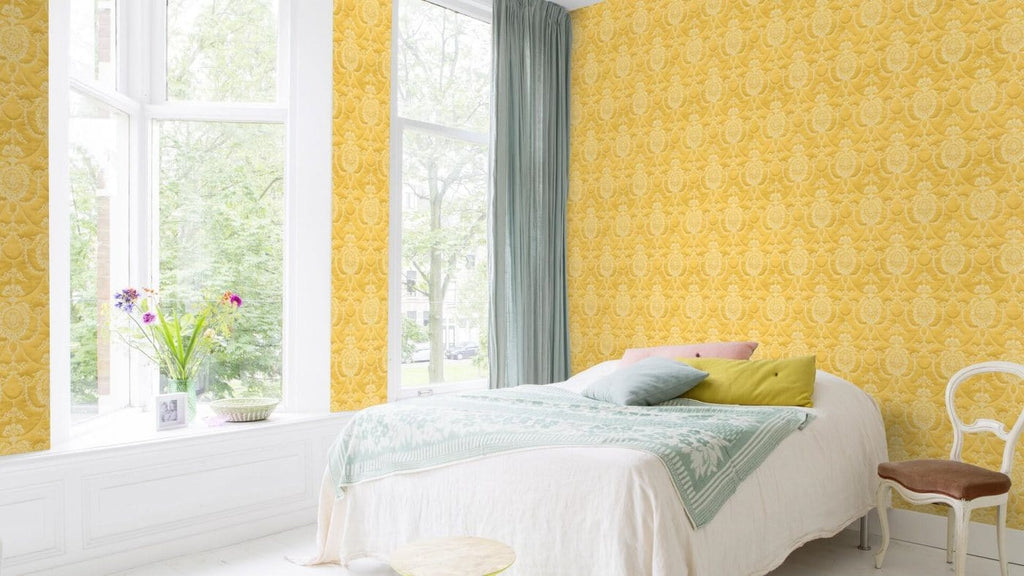 Smalka izšuvuma tapetes ar baroka ornamentu, dzeltenā krāsā, RASCH, 570847, Trianon XIII