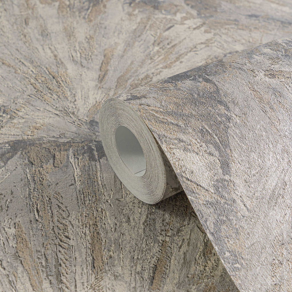 Brūnas tapetes ar lapu faktūru organiskā stilā un smalku tekstūru - vizualizācija interjerā