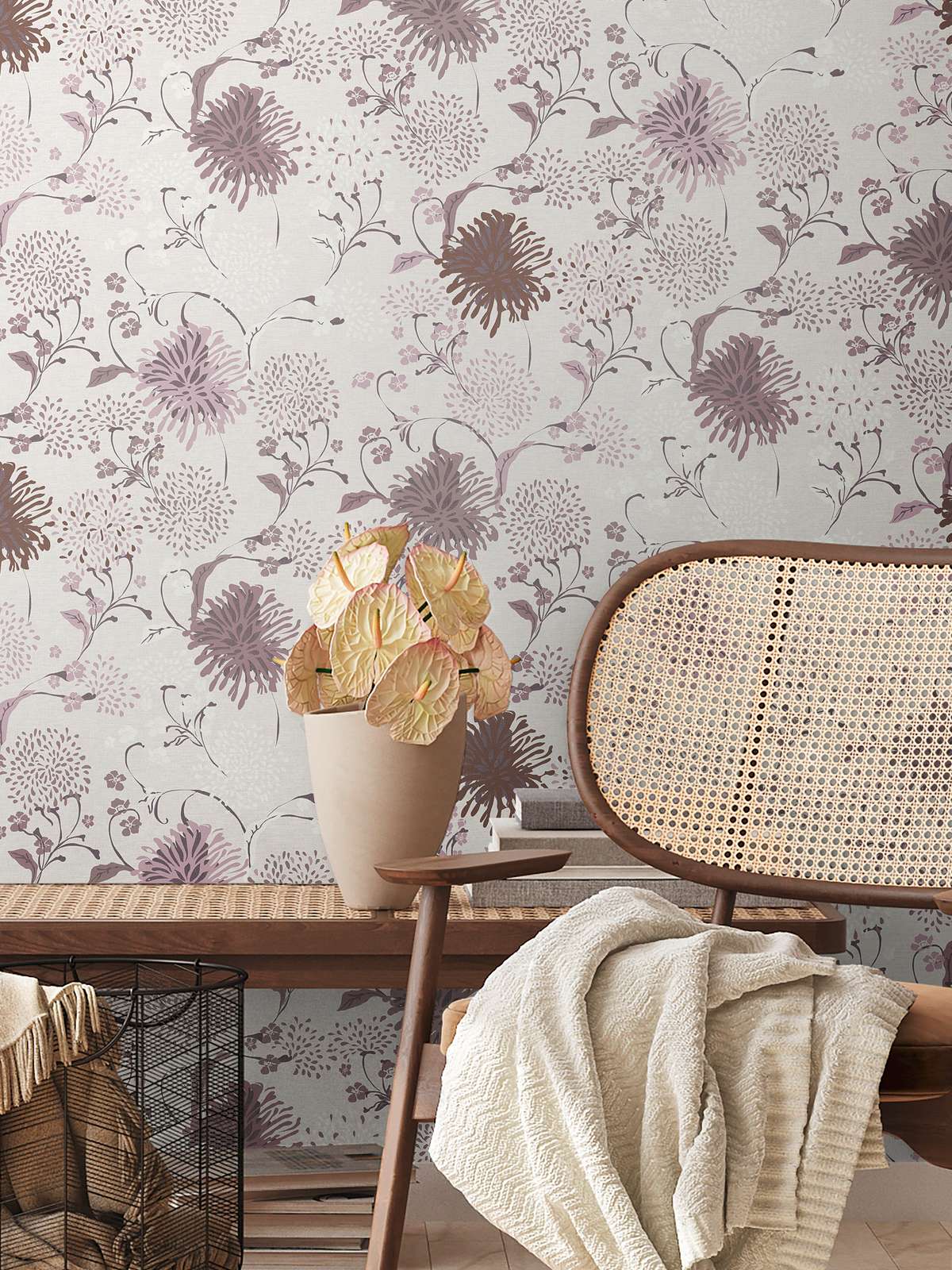 Krēmrozā ziedu tapetes ar stilizētu dizainu - idejas interjerām