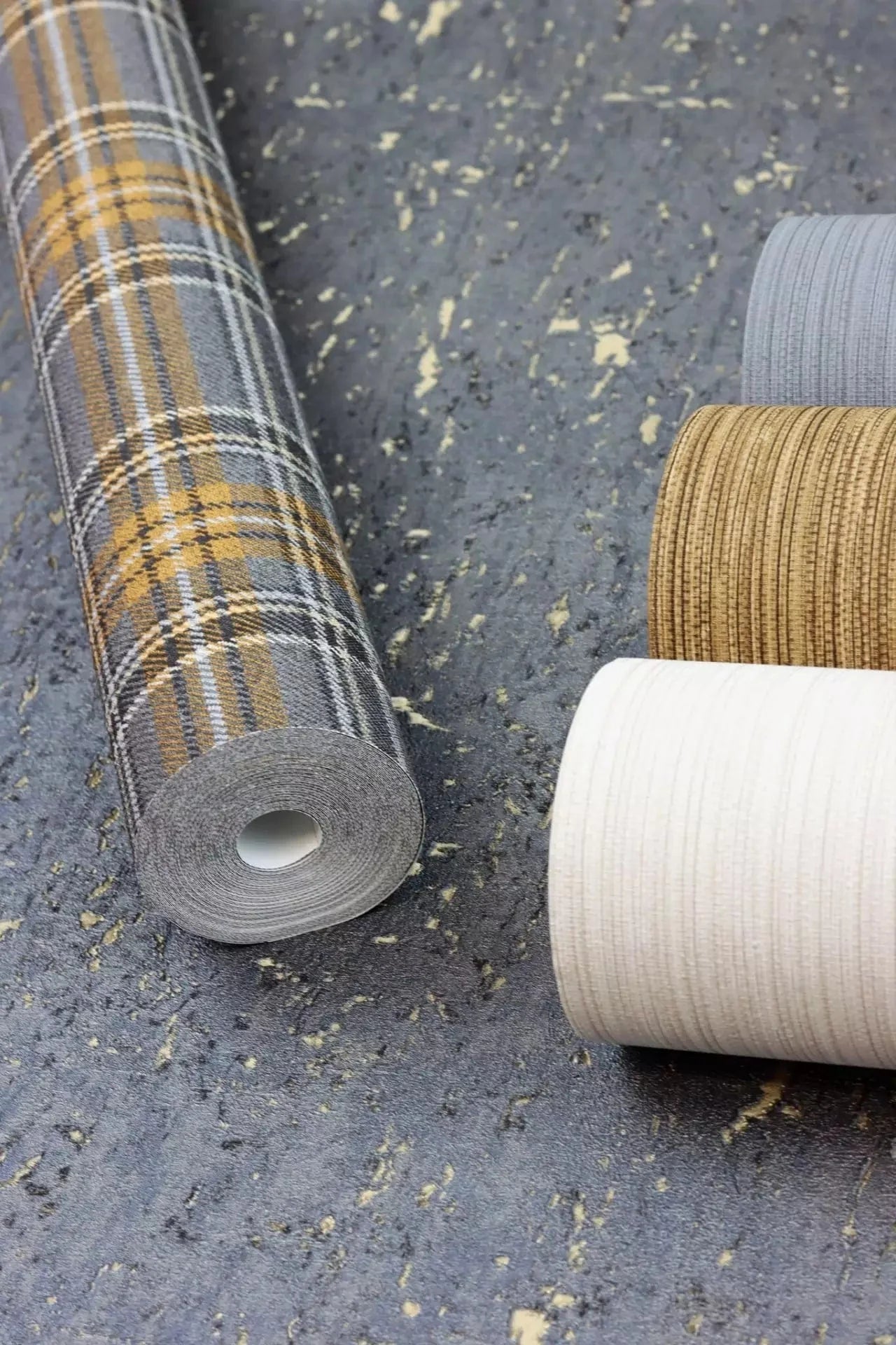 Tapetes ar tartāna rakstu, melnā, pelēkā un brūnā krāsā, RASCH, 537451, Curiosity