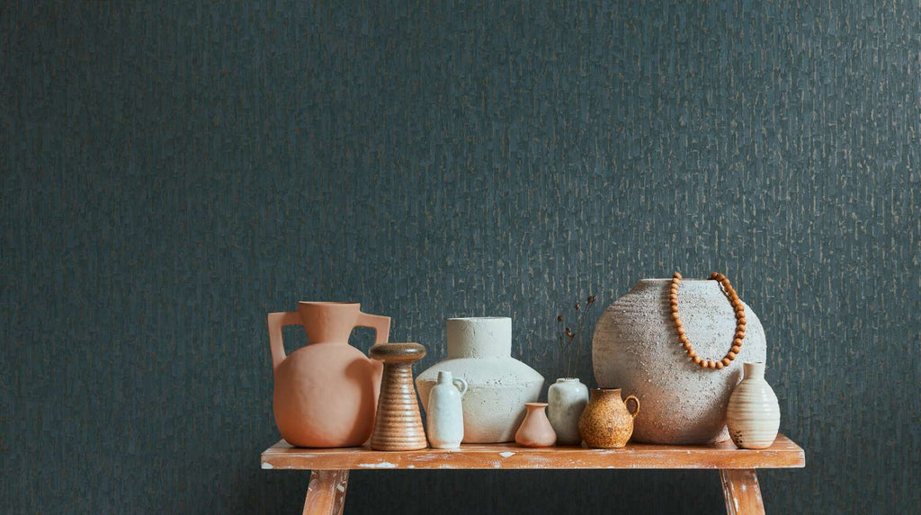 Zilzeltainas tapetes ar audumam līdzīgu virsmu un smalku reljefu - idejas interjerām