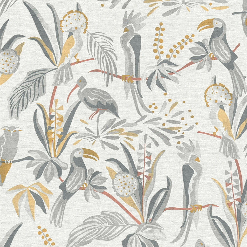 Gaiši pelēkas tapetes ar tropu augu un putnu motīvu lina efektā - guļamistabas interjerā