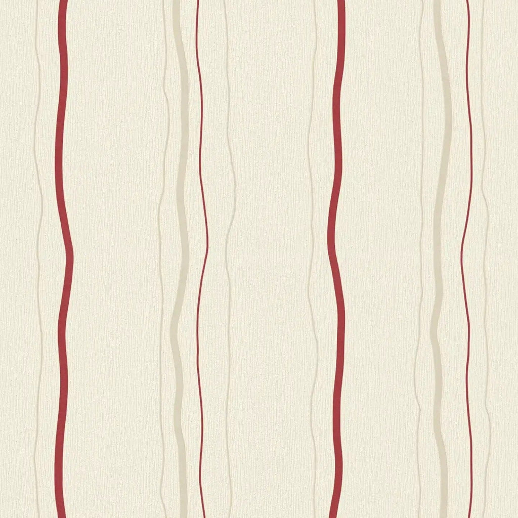 Krēmkrāsas tapetes ar sarkanām svītrām vizuālam sienu pagarinājumam