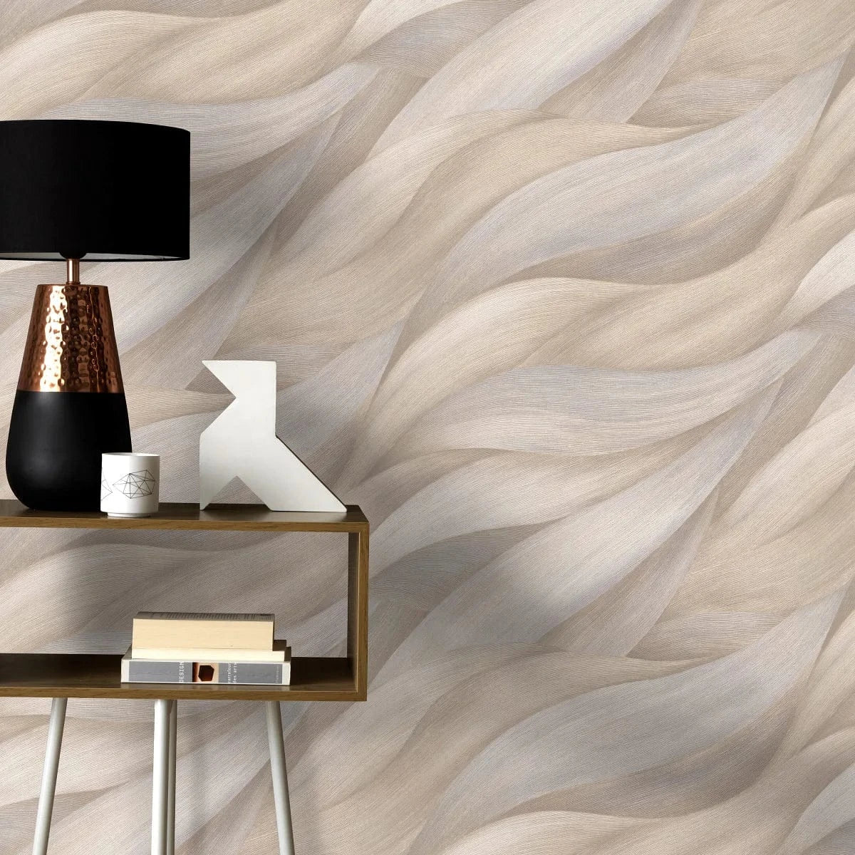 Taupe un bēšas viļņveida tapetes – stilīgs sienas dizains modernām telpām  