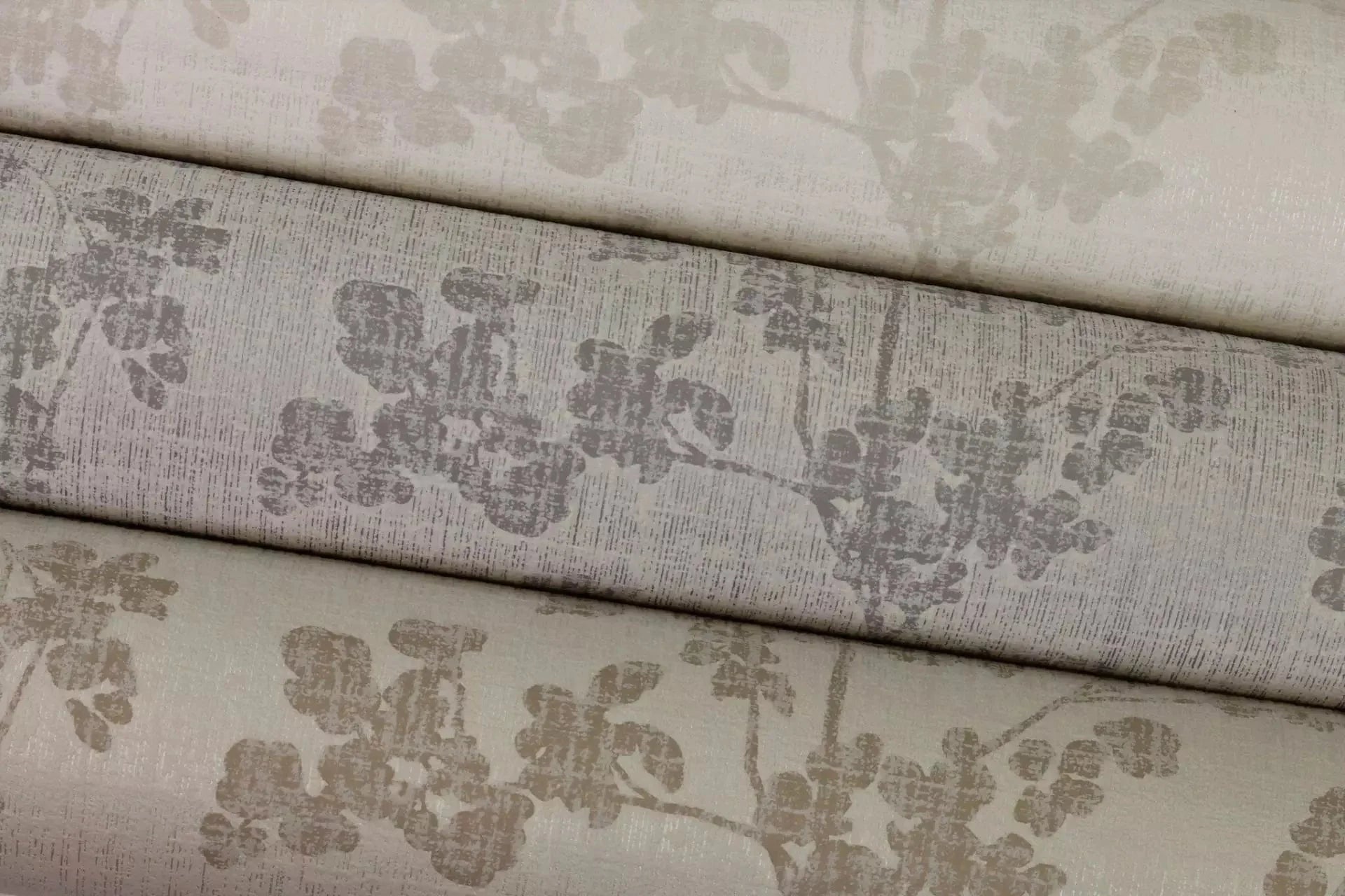 Baltas tapetes RASCH ar tekstila virsmu un smalkiem zariņiem, maigs spīdums, 653854, Welcome home