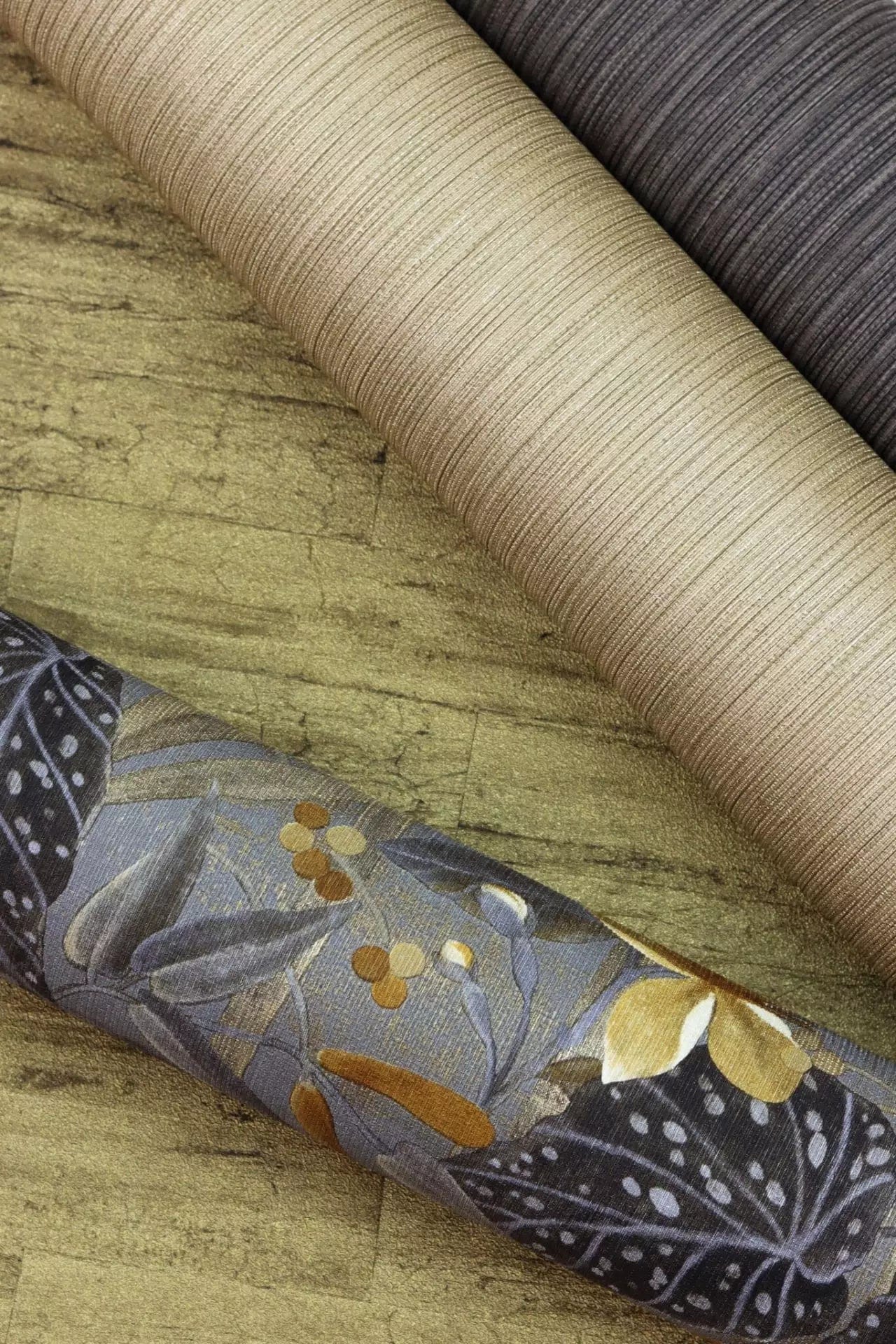 Tapetes ar ziedu un lapu rakstu, pelēkā, brūnā un zelta toņos, RASCH, 538229, Curiosity