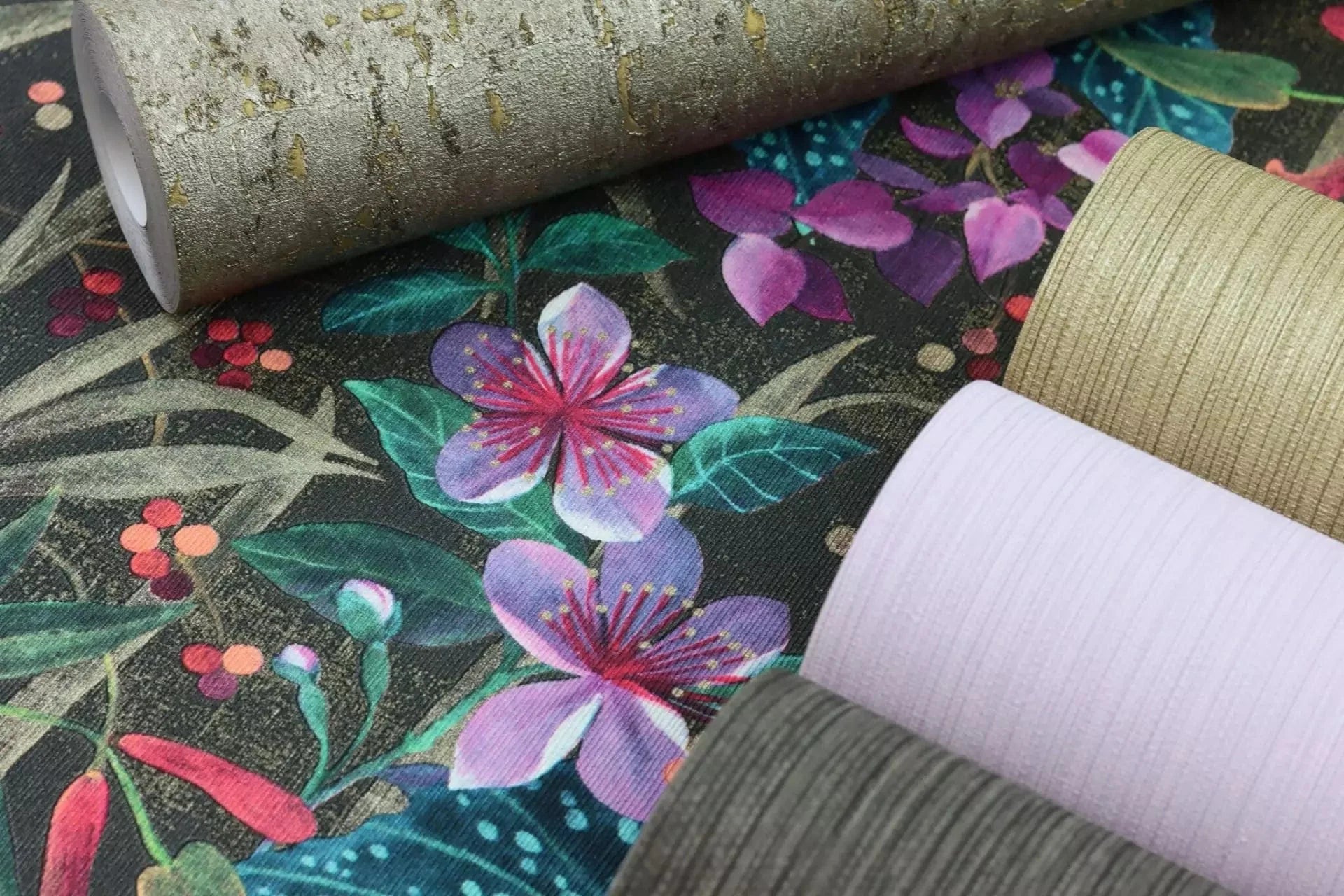 Tapetes ar ziedu un lapu rakstu, tirkīza, zaļā un melnā krāsā, RASCH, 538236, Curiosity