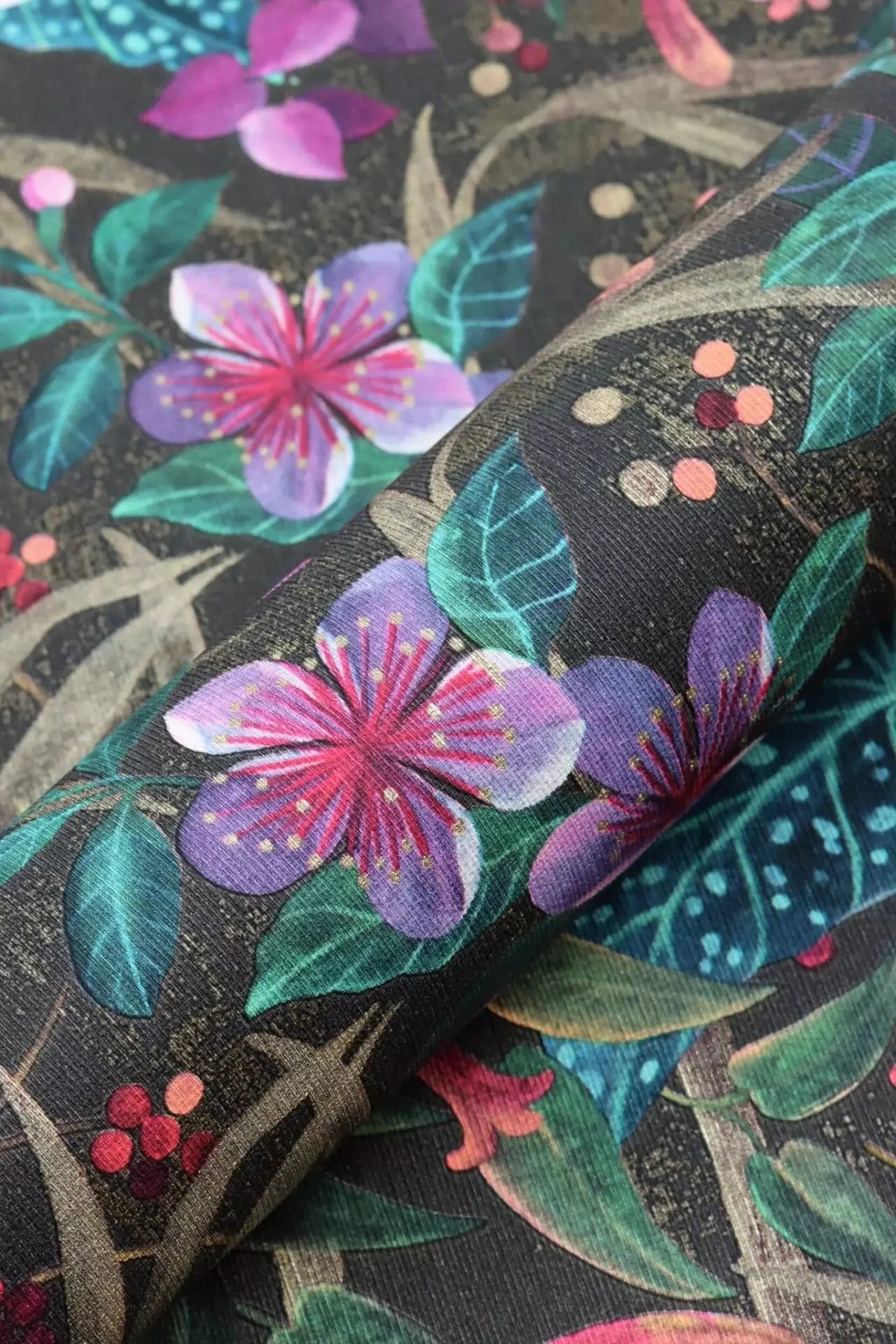 Tapetes ar ziedu un lapu rakstu, tirkīza, zaļā un melnā krāsā, RASCH, 538236, Curiosity