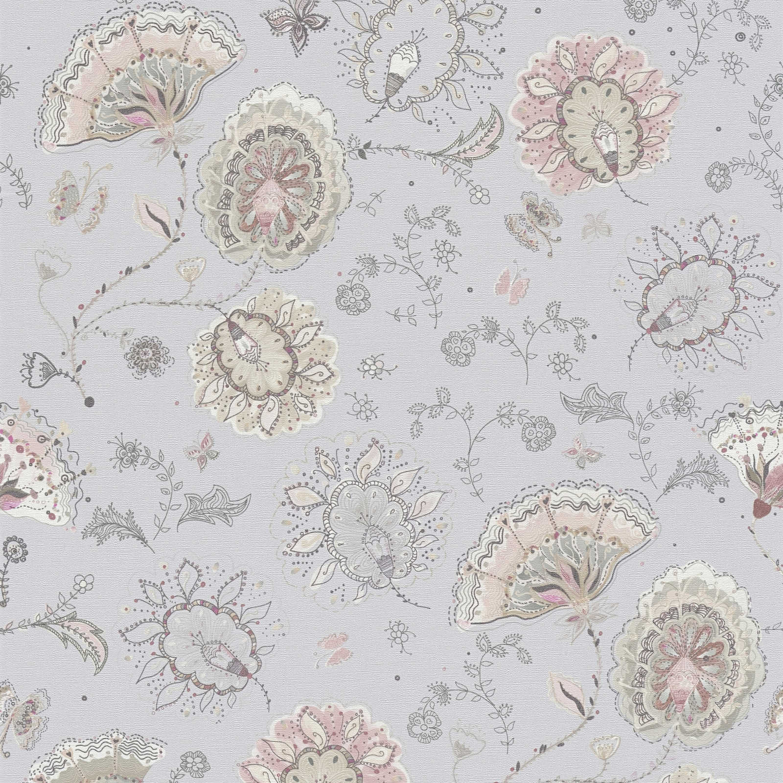 Gaiši pelēkas tapetes ar izteiktu krāsainu ziedu motīvu - guļamistabas interjerā