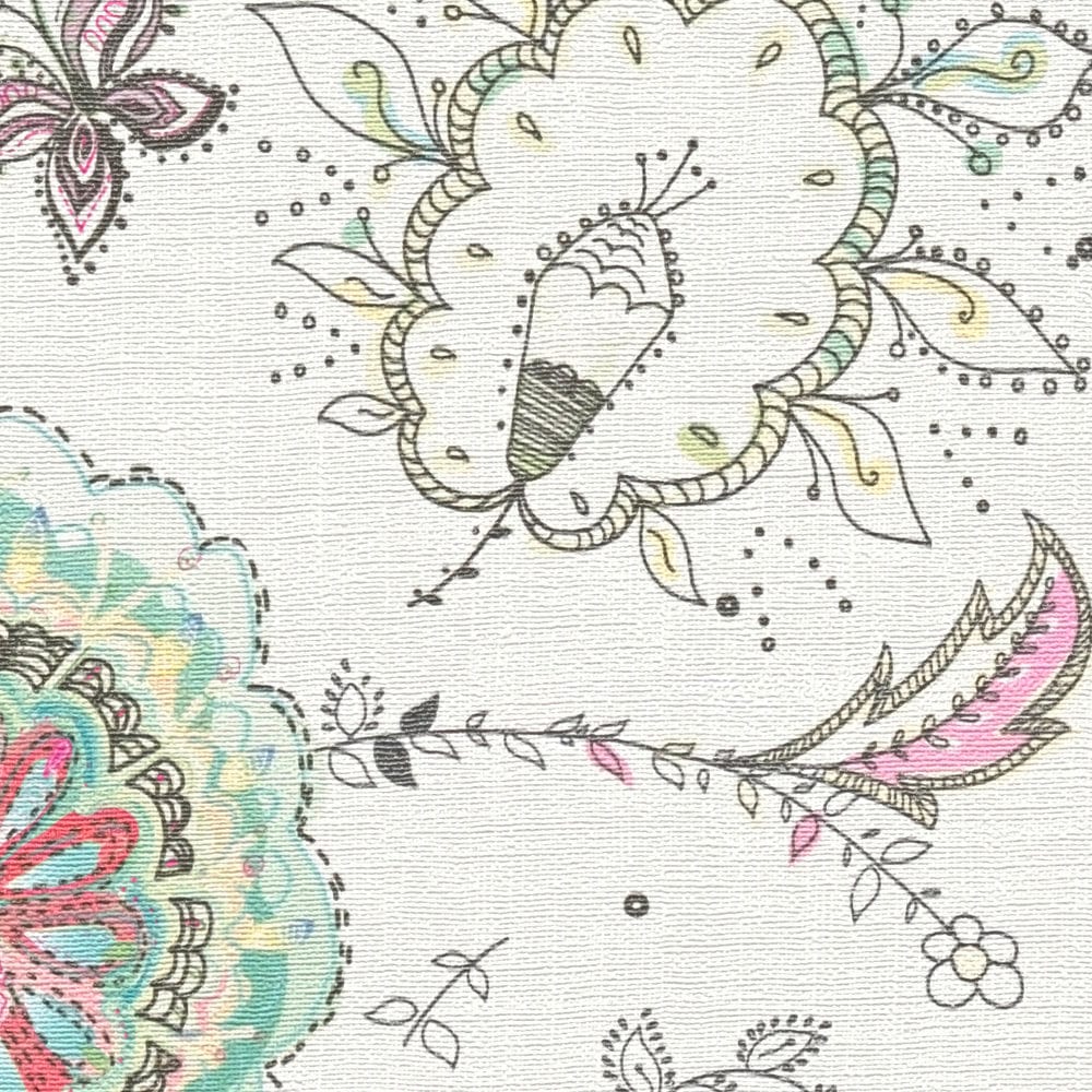 Ziedu tapetes krēmkrāsas, zaļos un rozā toņos ar spilgtu rakstu - idejas interjerām