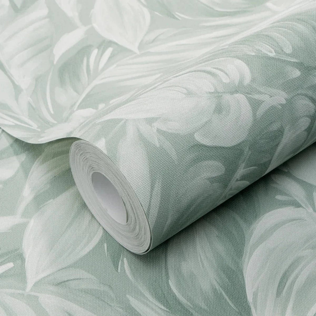 Zaļas tropiskā stila tapetes ar tekstila efektu – Erismann interjera ideja  