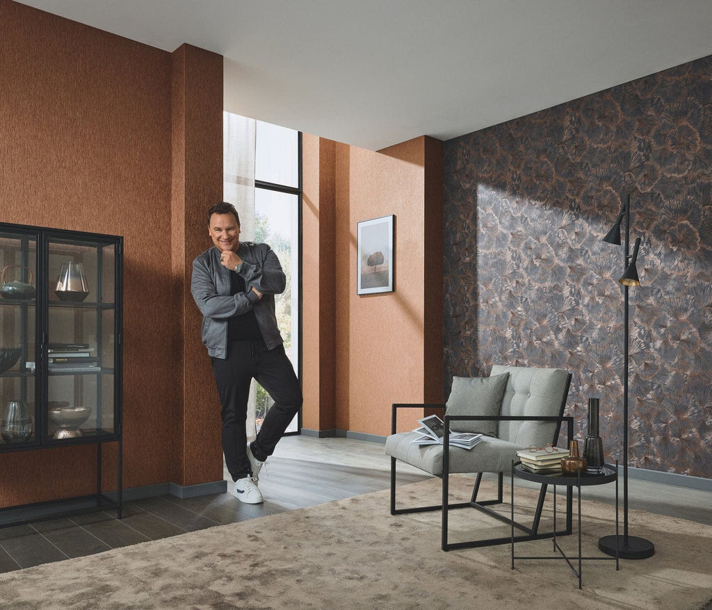 Bronzas un melnas toņu tapetes ar izsmalcinātu lapu rakstu, stilīgām telpām, 3752043, skats interjerā 3