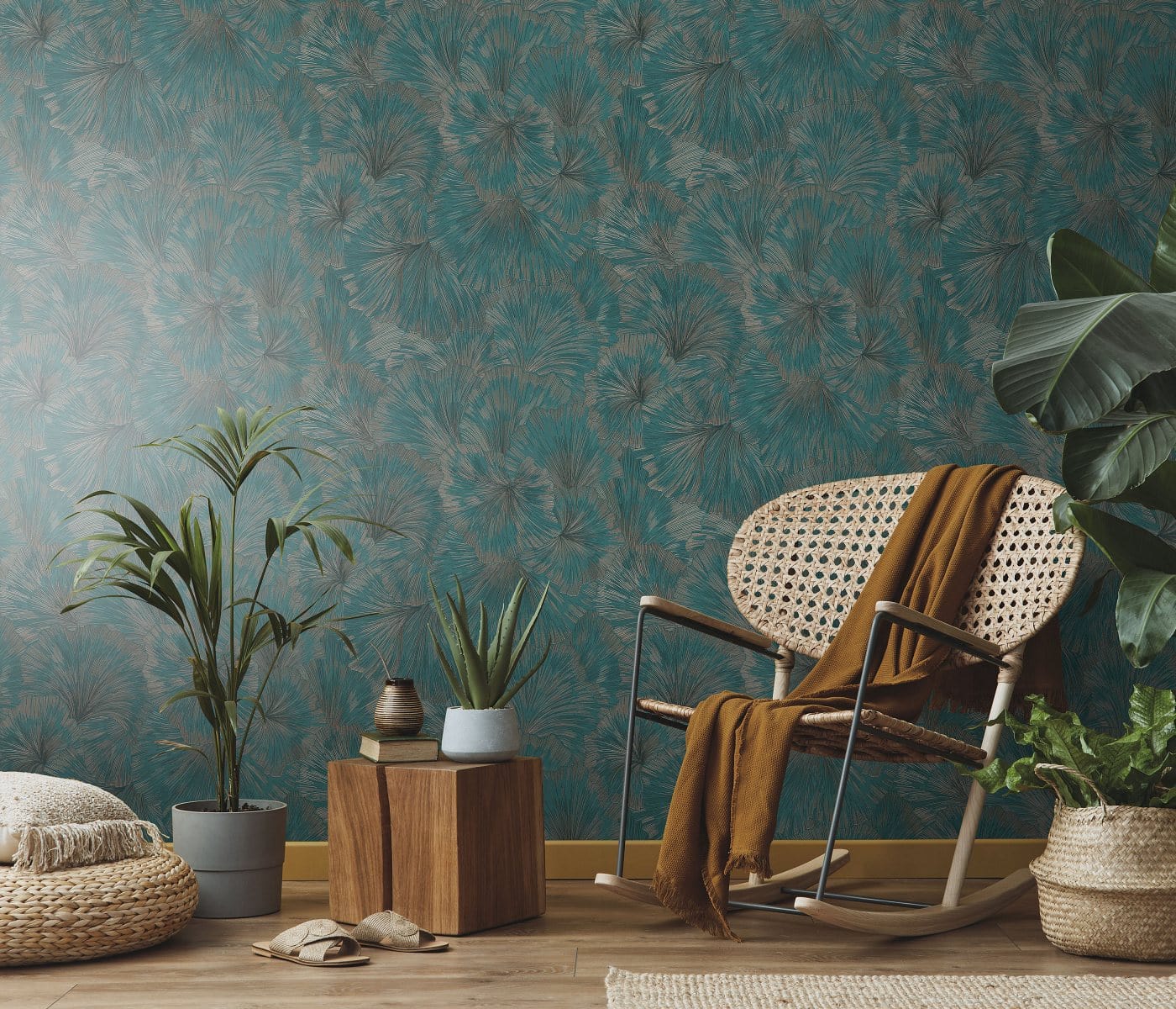 Zaļas un zelta toņu tapetes ar smalku lapu rakstu, ideālas eksotiskam interjeram, 3752007, skats interjerā 4