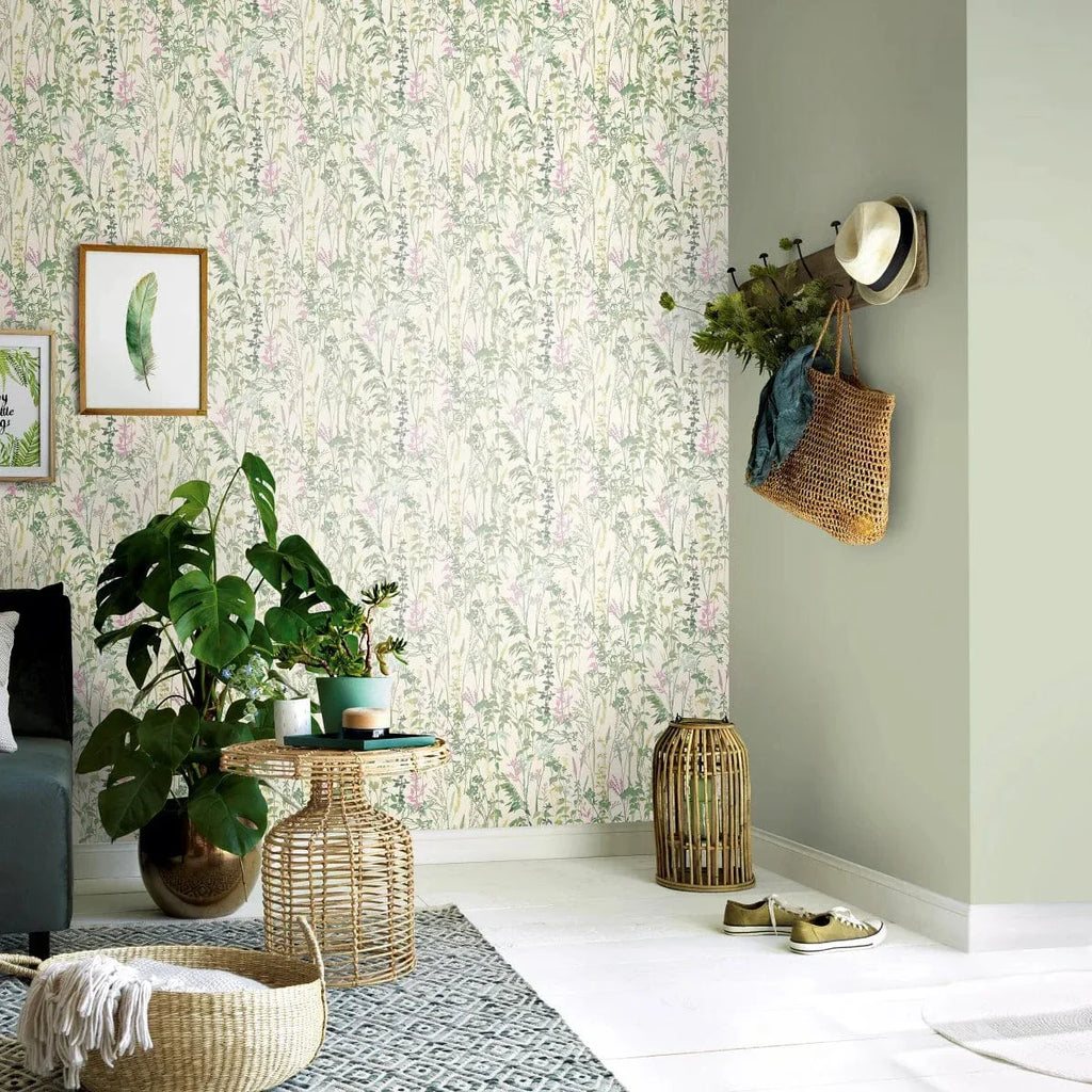 Lauku stila tapetes ar lapu un zāles rakstu krēmzaļā tonī – dabīgs interjera risinājums  