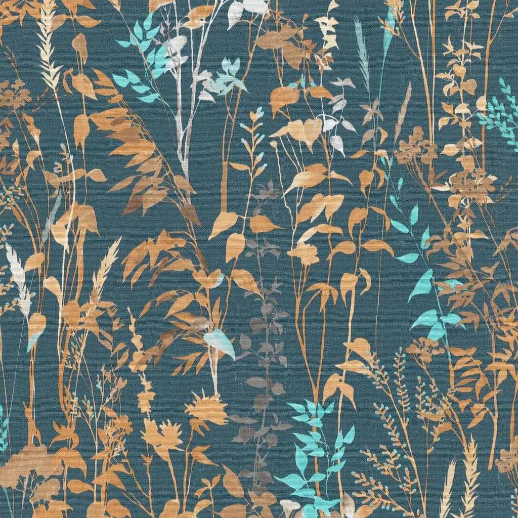 Tumši zilas tapetes ar lauku stila lapu motīvu – iedvesma interjera sienām  