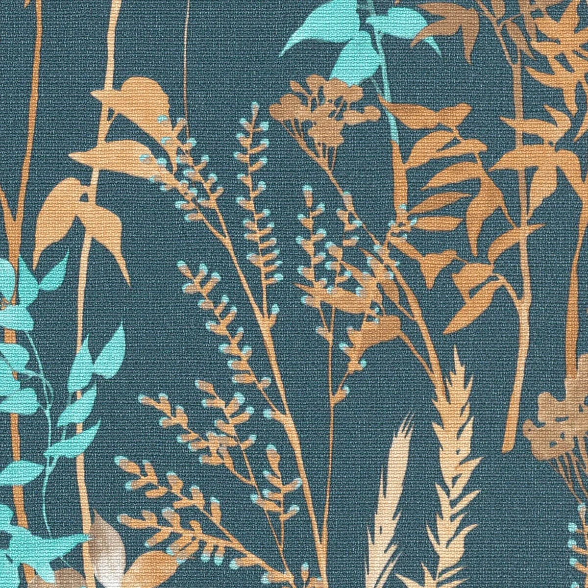 Tumši zilas tapetes ar lauku stila lapu motīvu – iedvesma interjera sienām  