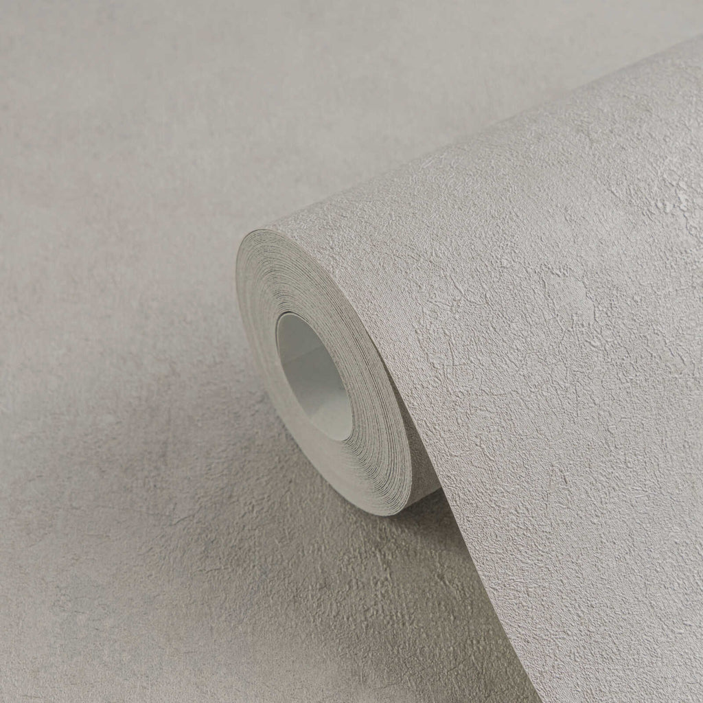 Vintage pelēkas tapetes ar elegantu satīna spīdumu - istabas interjerā