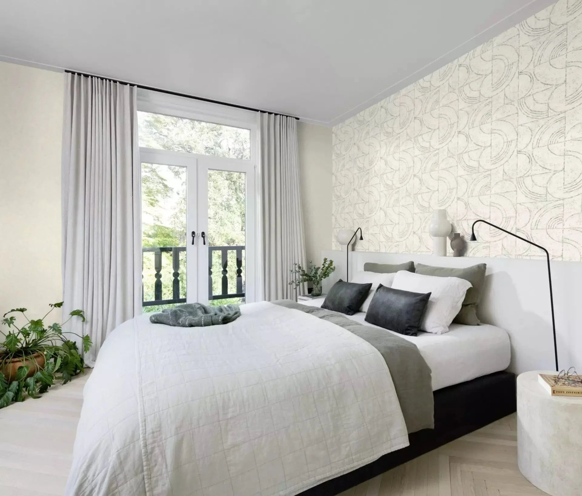 Flizelīna tapetes RASCH gaiši pelēkā krāsā ar grafisku dizainu, 653618, Welcome home