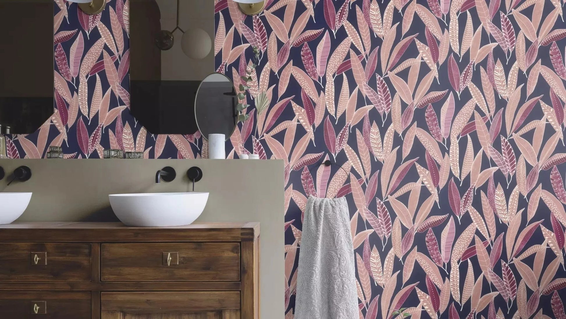 Tapetes RASCH ar lielam lapām uz tumša fona, 865615, pirkt veikalā RASCH