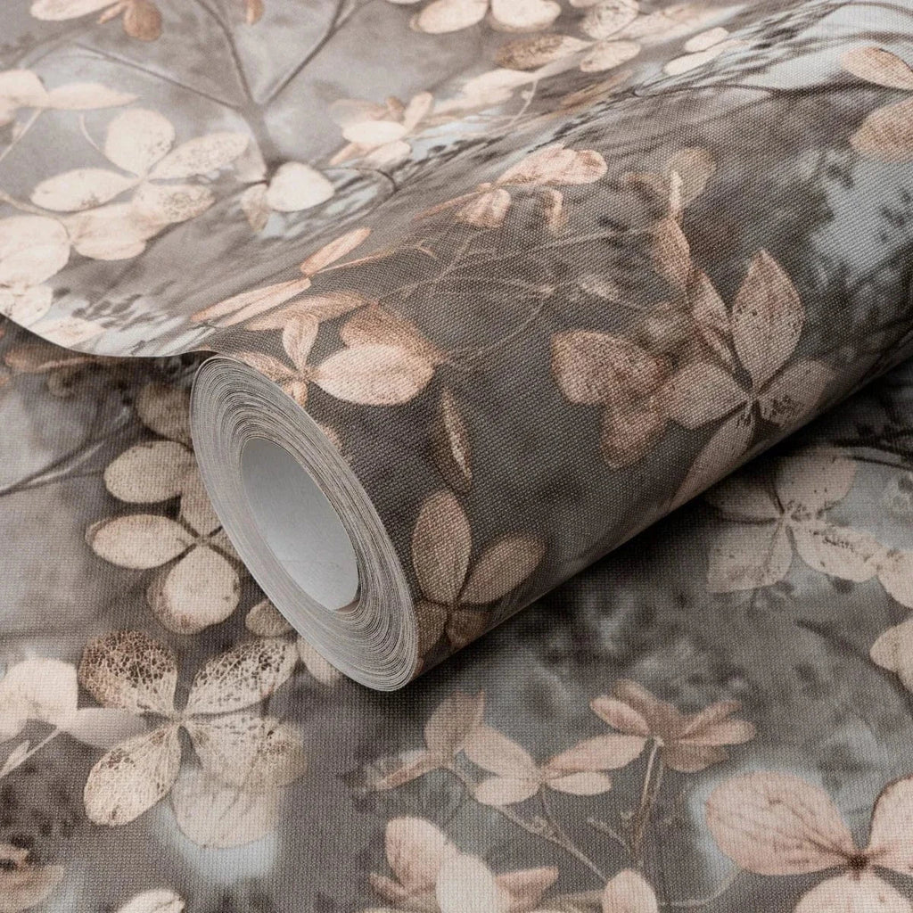 Tirkīza un krēmkrāsas vintage tapetes ar lapu motīvu interjerā – Erismann  