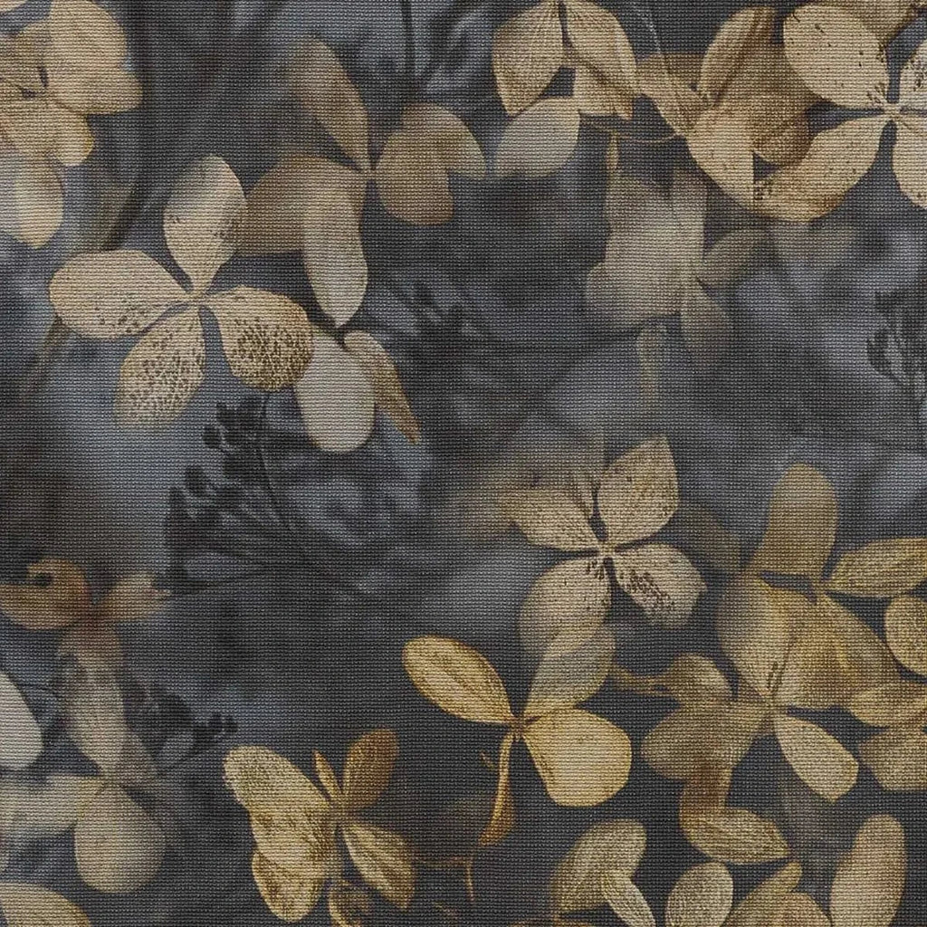 Melnas vintage tapetes ar lapām un tekstila faktūru interjera iedvesmai – Erismann  