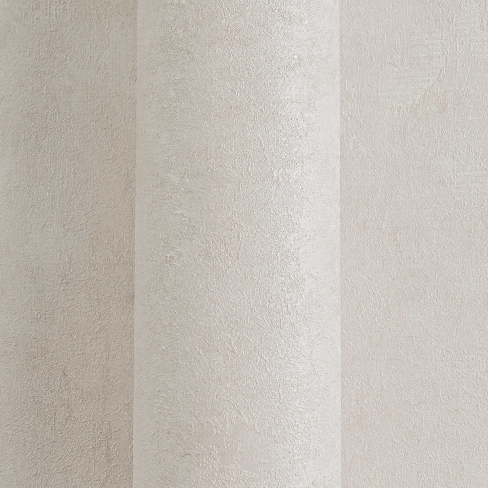 Krēmkrāsas tapetes ar satīna spīdumu klasiskā stilā - istabas interjerā