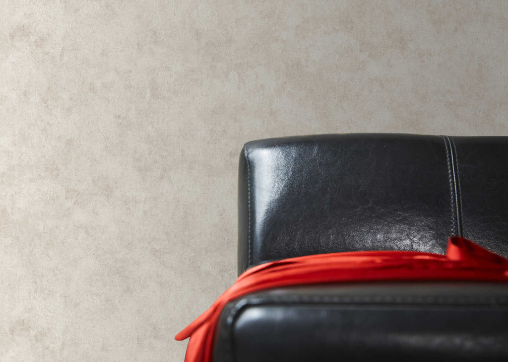 Krēmkrāsas tapetes ar satīna spīdumu klasiskā stilā - kombinācija ar mebelēm