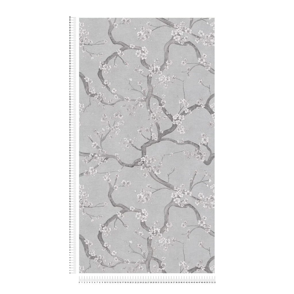 Pelēkas un rozā tapetes ar teksturētu virsmu un ķiršu ziediem - guļamistabas interjerā